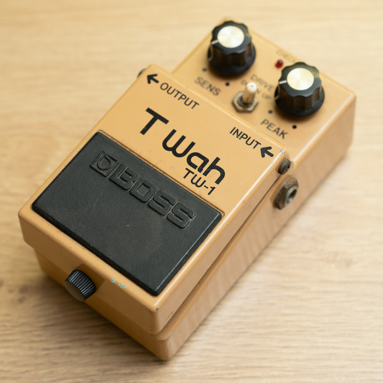 BOSS TW-1 BOSS (ボス) タッチワウ 銀ネジ TW-1 日本製｜トレファクONLINE