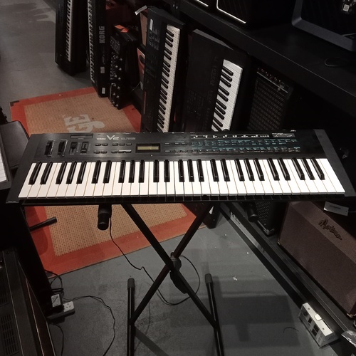 Yamaha DX11 V2 FM Synthesizer (Used)