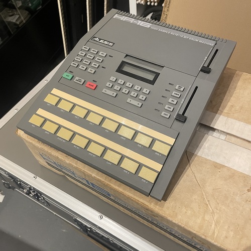 Alesis HR-16 Drum Machine (Used)